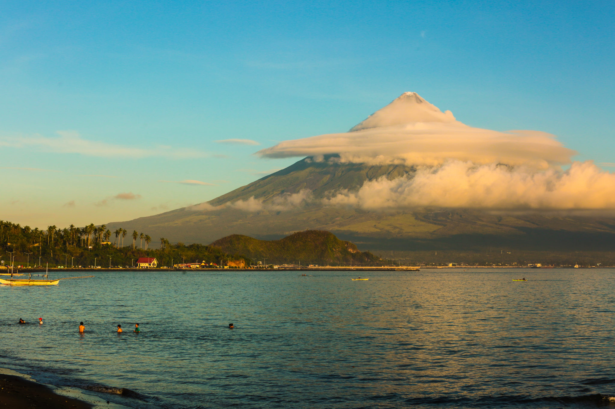 (FILE) Lenticular clouds are seen in Mt.Mayon on a sunny morning in Legazpi City Boulevard, after days of heavy rains and strong winds. (Photo was taken November 13, 2020. MARK ALVIC ESPLANA / INQUIRER SOUTHERN LUZON)